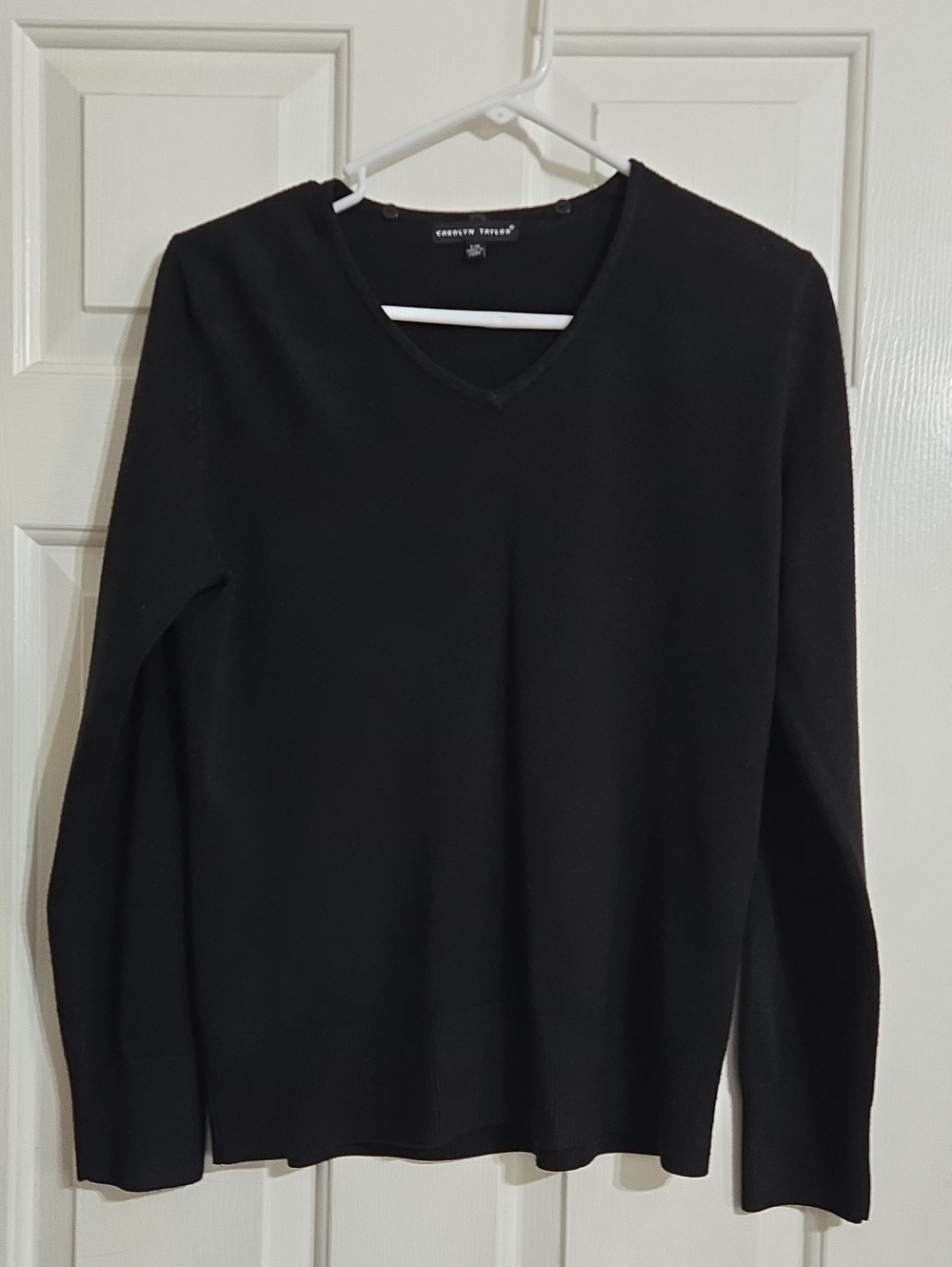Carolyn Taylor Black V-Neck Long Sleeve Sweater